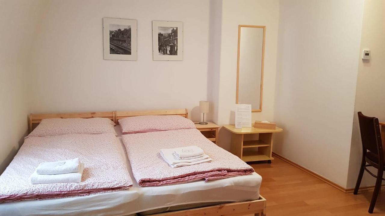 Pension Family Karlsbad Buitenkant foto