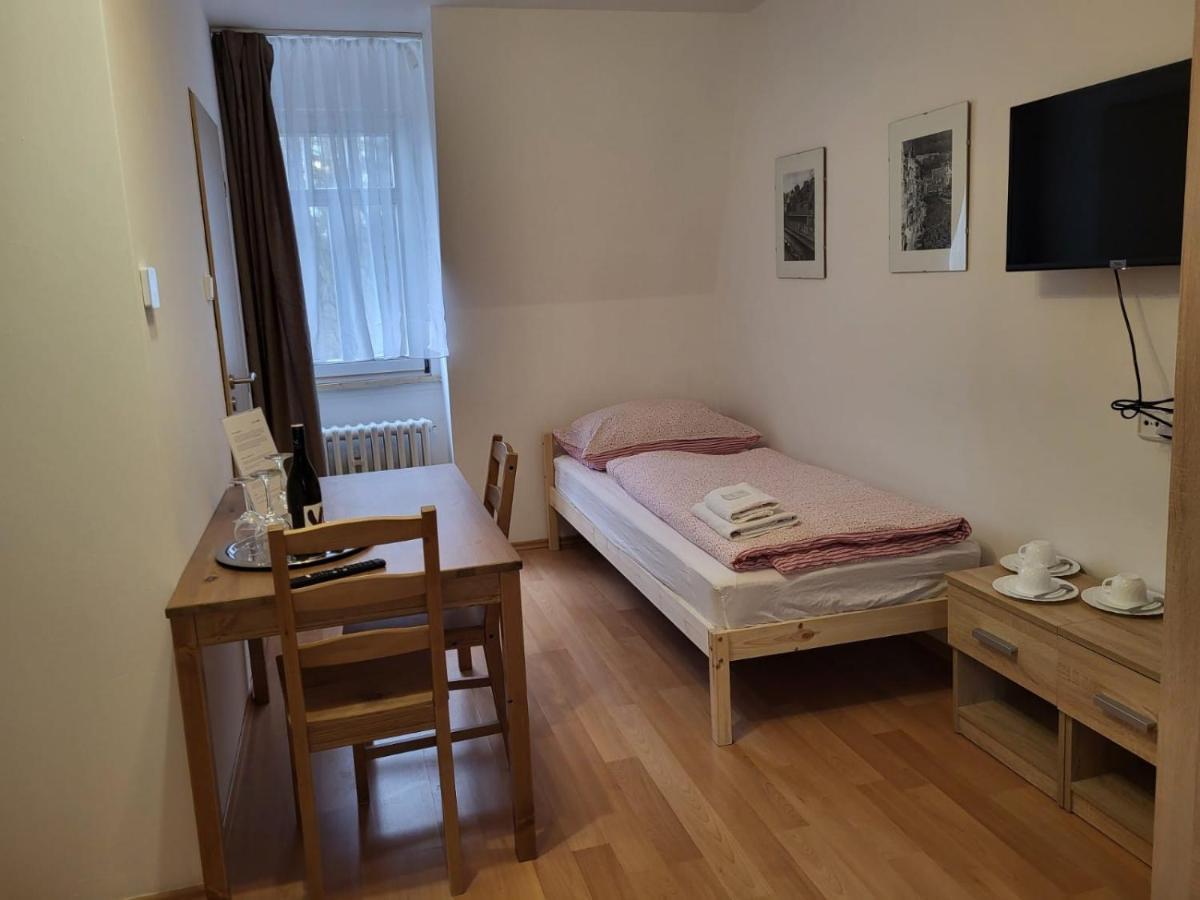 Pension Family Karlsbad Buitenkant foto